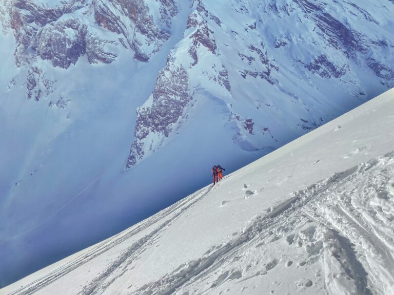 kask narciarski kraina lodu