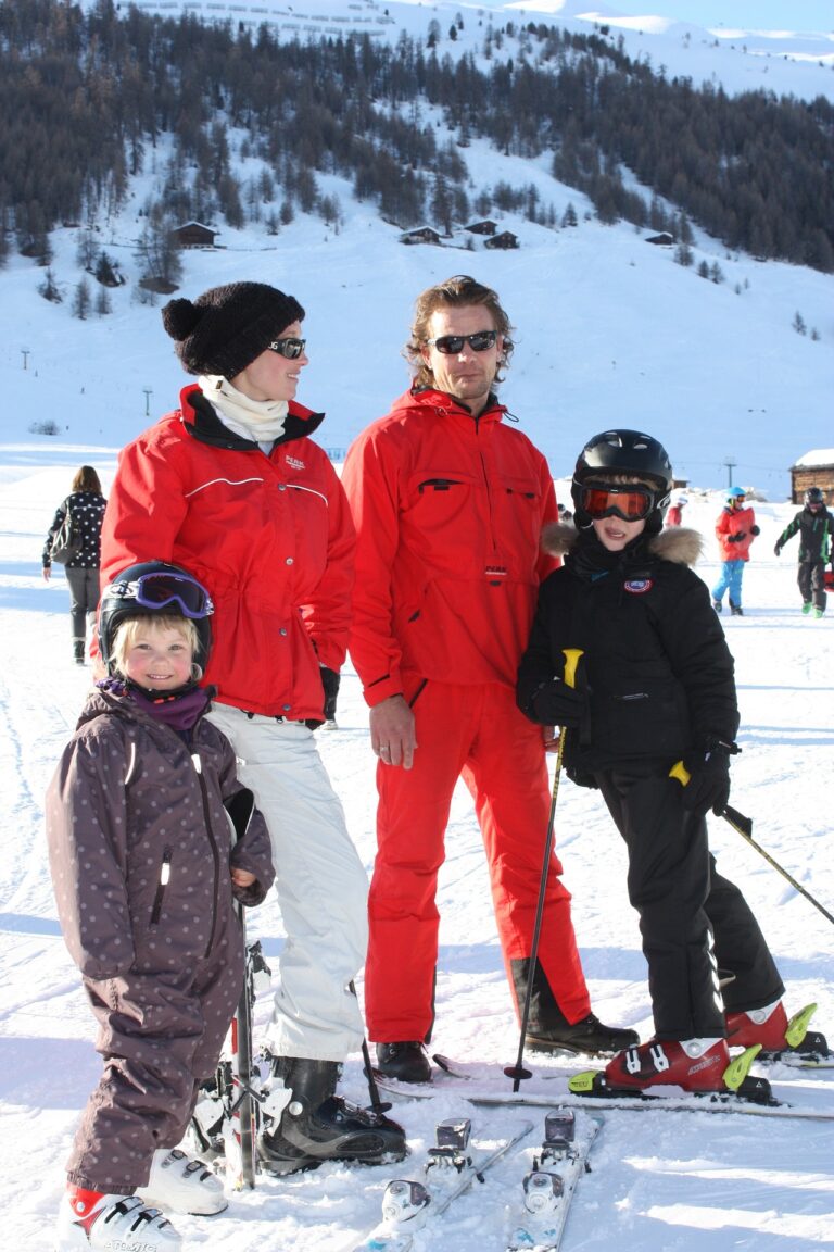 kask narciarski dziecięcy UVEX