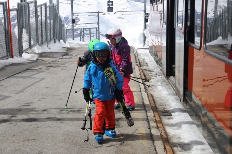 Jakie kijki narciarskie dla dziecka